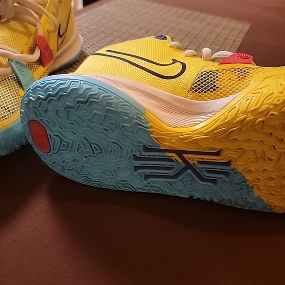 Kyrie 7 Ep 1 World 1 People - Picture 10 of 14